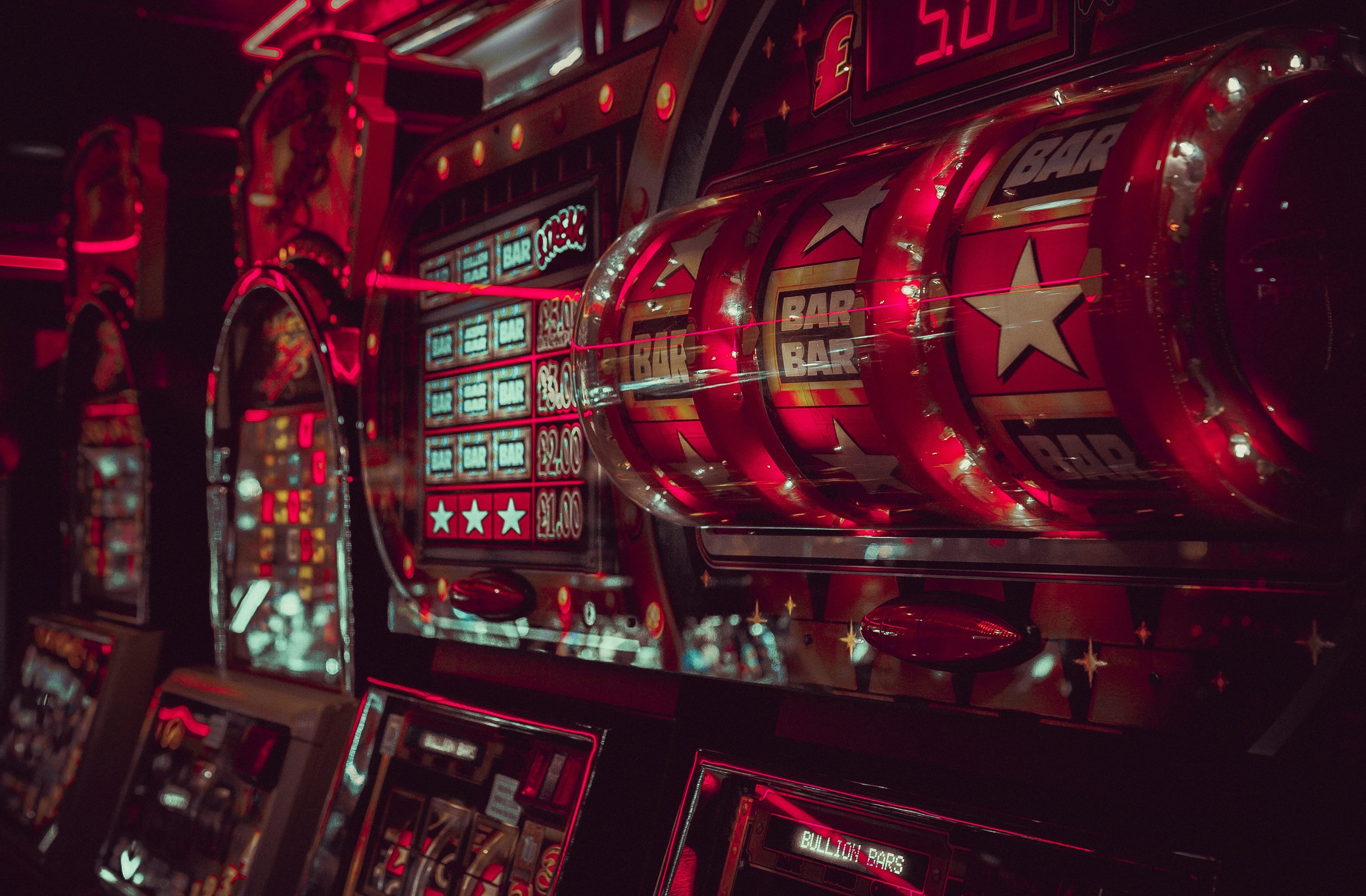 Layar aplikasi war123 menampilkan menu utama sportsbook, live casino, dan slot games